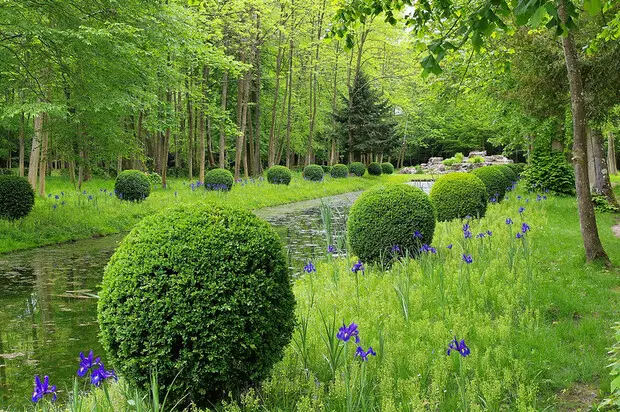 The Garden of the Chantilly castle