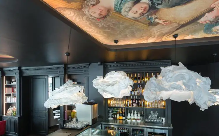 La Comtesse hallroom