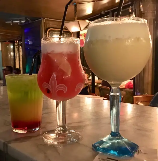 Cocktails bars