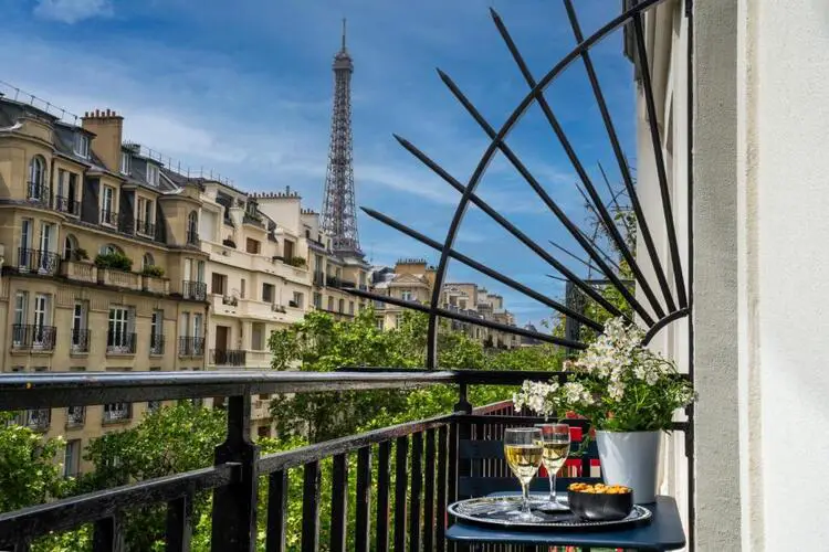 Le Cercle view