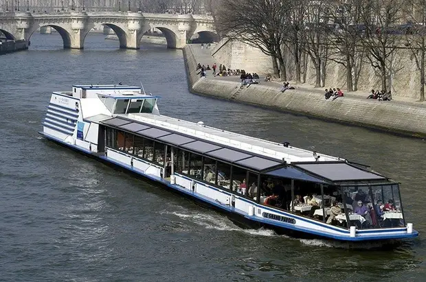 A cruise on the Seine