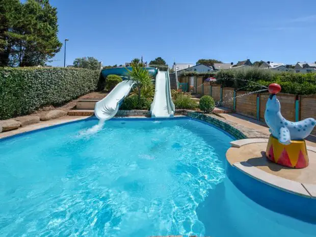 The pool at the Paradis Mer d’Iroise campsite