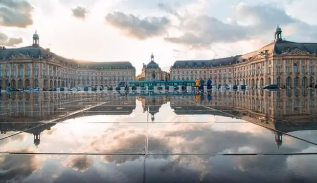 Place de la Bourse and its Water Mirror