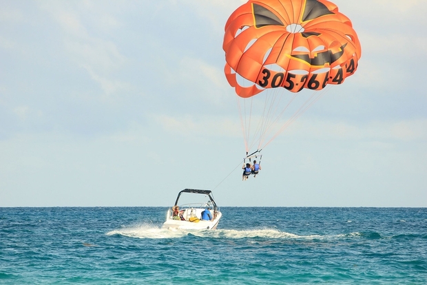 parasailing
