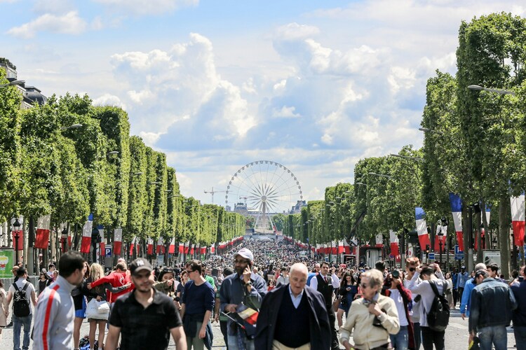 Summer crowd on the Champs-Élysées