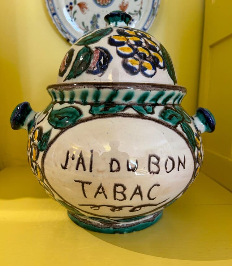 Tobacco container