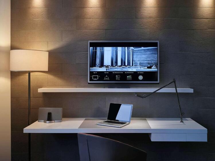 Pullman room with TV