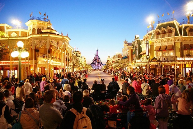Walt Disney crowd