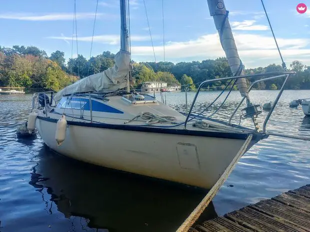 Sailboat without a license