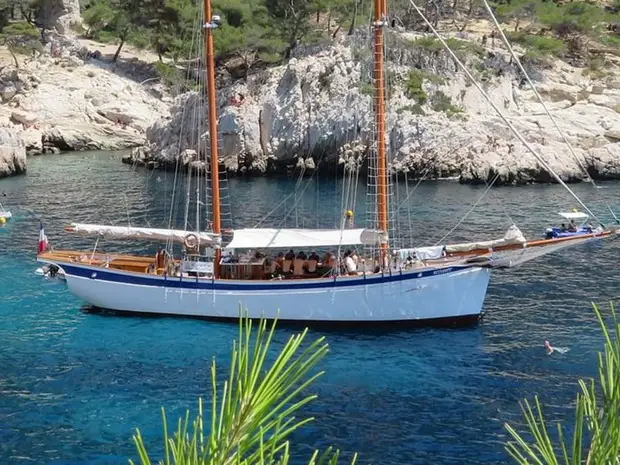 A day on a sailing boat