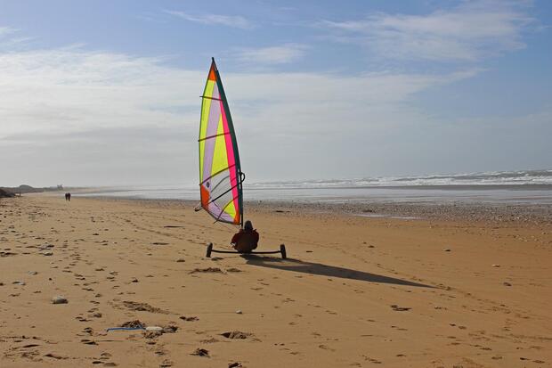 Sand yachting