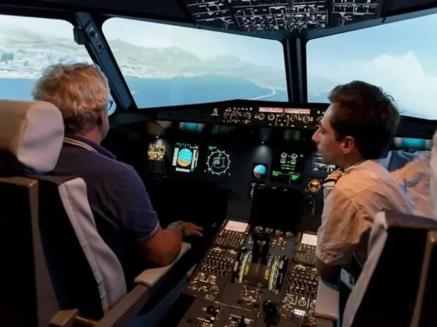 Airliner flying simulator
