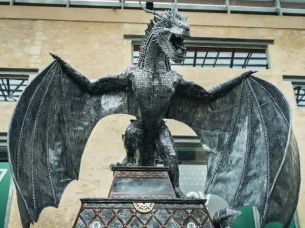 mythical staue dragon