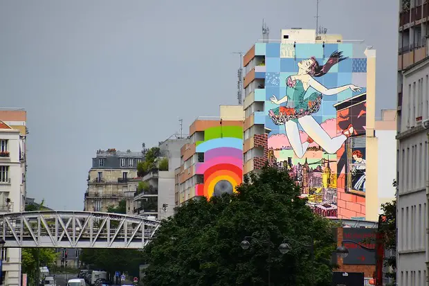 Giant murals in Paris district 13