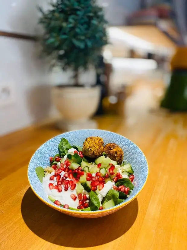 the top 10 most trendy salad bars in paris