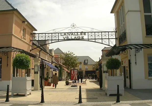 la vallee village