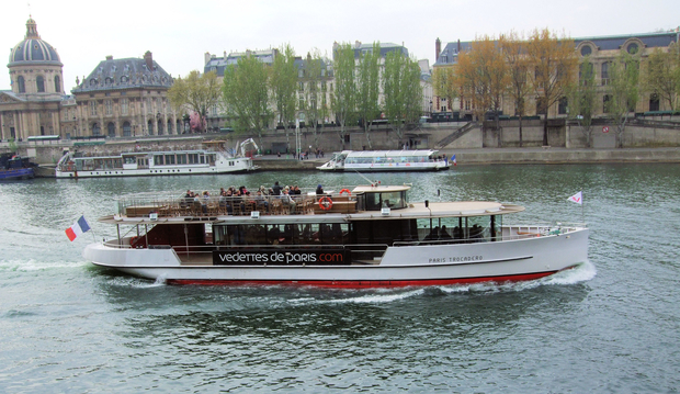 vedettes boats in Paris