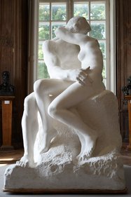La estatua "Le Baiser" de Rodin