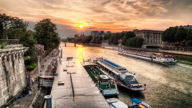 Bateaux Mouches sur la Seine