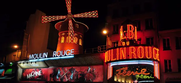 Das Moulin Rouge bei Nacht