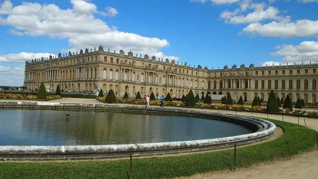 Wasserbecken in den Gärten des Schloss Versailles