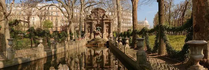 Wasserbecken im Jardin du Luxembourg