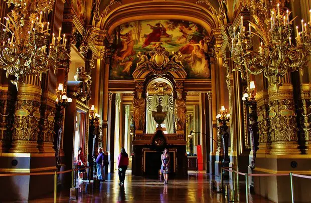 Prunkvolle Innengestaltung der Pariser Oper