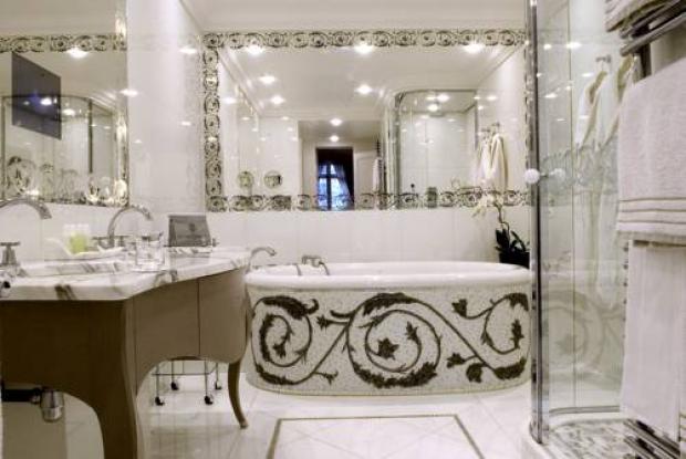 Luxuriöse Ausstattung der großräumigen Badezimmer