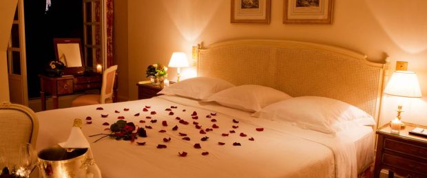 lbp_1920_1080_accommodation_suite_signature_rose_petals