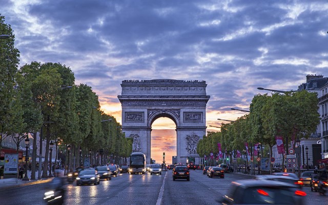 arco del triunfo atardecer campos eliseos