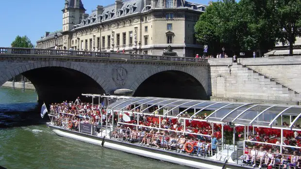 bateau parisien