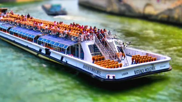 Une Petite Croisiere En Bateau Mouche