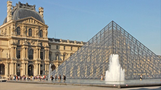 Louvre piramide
