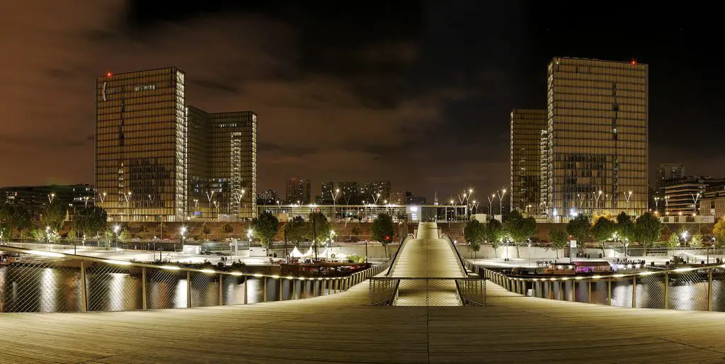 pasarela puente noche