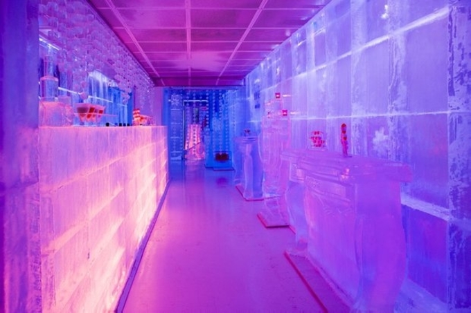Ice Kube Bar, Frozen, Night, Party, Crazy, Insolite