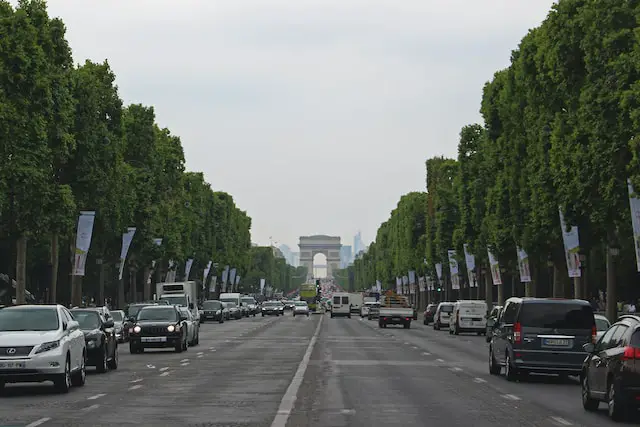 Vue Champs Elysée Arc de Triomphe