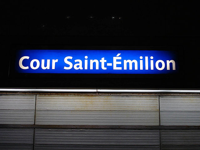 Station Cour Saint-Émilion de la ligne 14 du métro de Paris, France