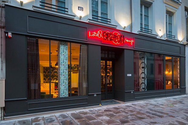 Crayon rouge façade