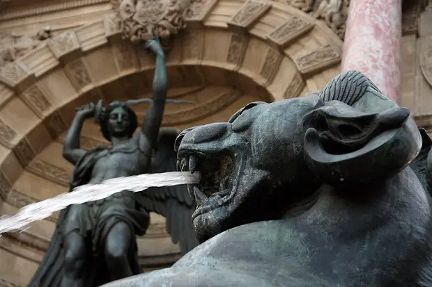 Gros Plan sur le lion de la Fontaine