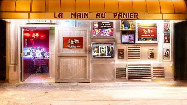 La main au panier