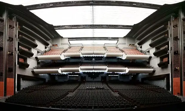 La_salle_de_l'opéra_Bastille_vue_depuis_la_scène