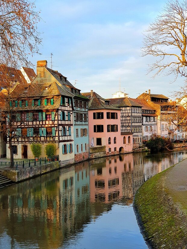 vue strasbourg canal maison colombage coloré