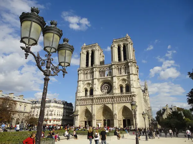 Parvis de Notre Dame