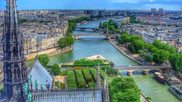 The two banks seen from Notre-Dame de Paris