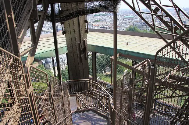 Escaliers Tour Eiffel