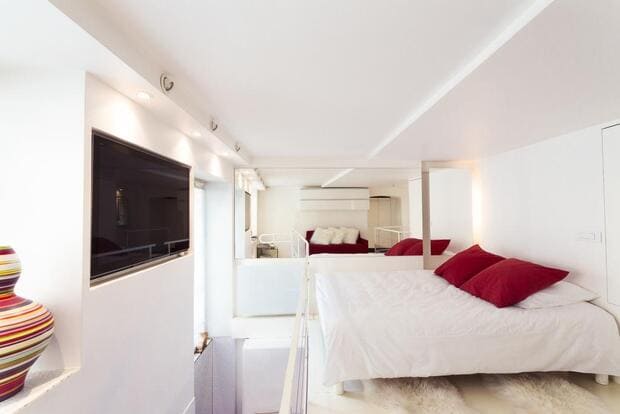 Stylishluxury duplex Paris city center lit