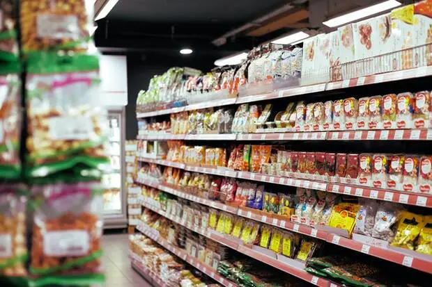 Rayonnages dans un supermarché