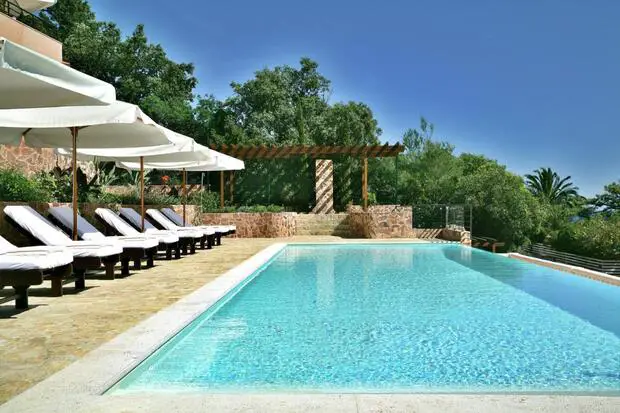 Tiara Yaktsa Côte d’Azur piscine