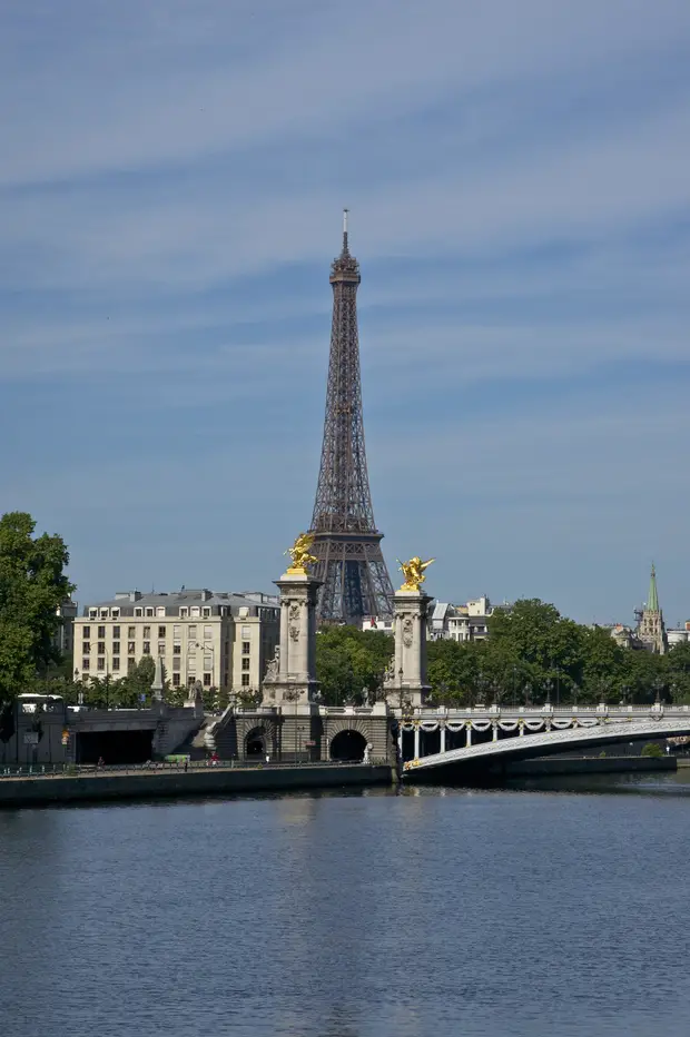 monter tour eiffel la nuit