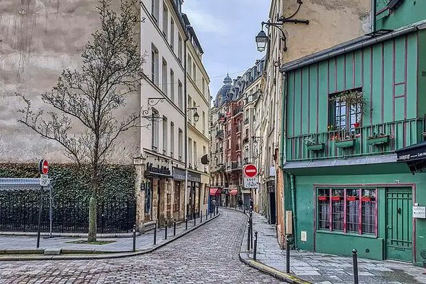 Une_ruelle_du_Quartier_latin,_Paris_2021 